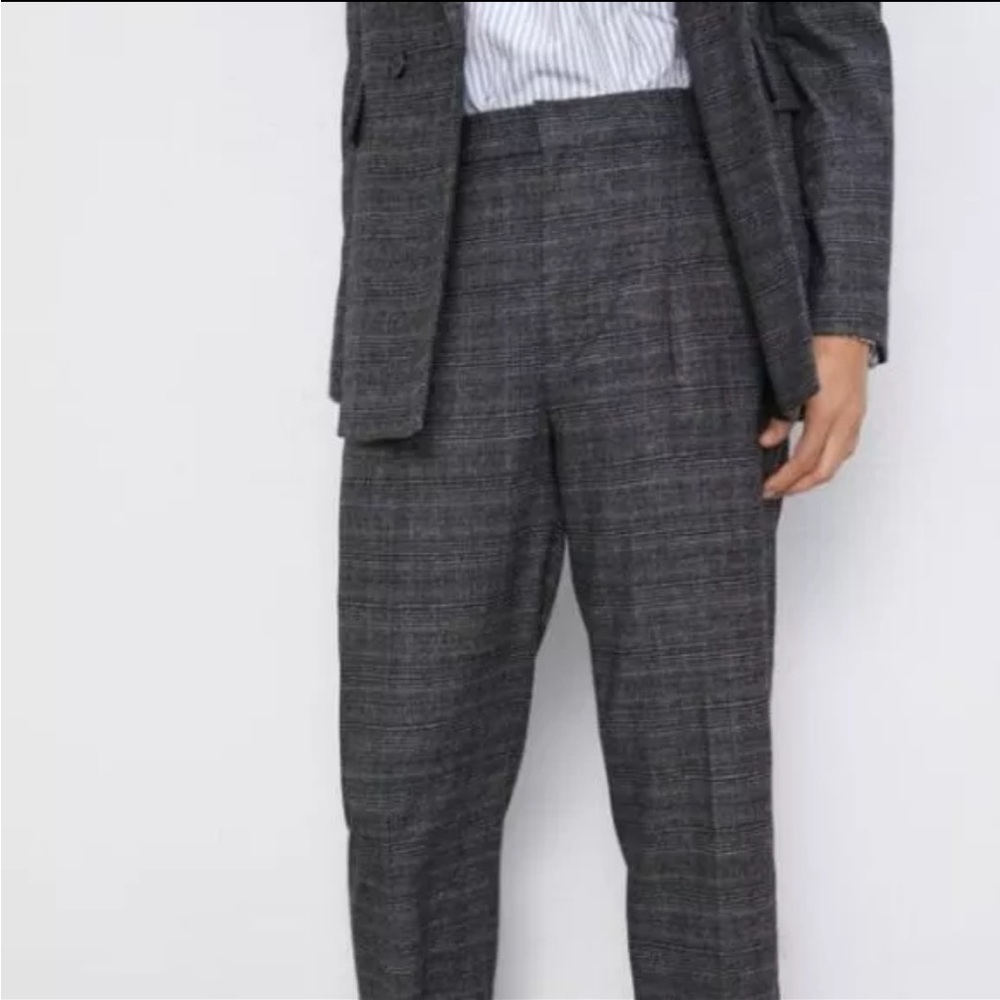 Zara Checked Darted Trousers Size S
Preowned/no flaws
Style 2761/254/802